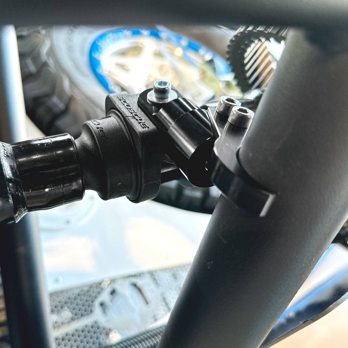 MAC-XC Magnetic Quick-Release for Helmet Air Pumper - with 1.25  Bar Mount